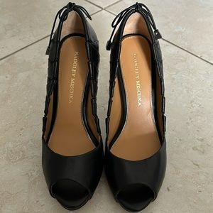 Badgley Mischka Peep Toe Leather Pump Size 6